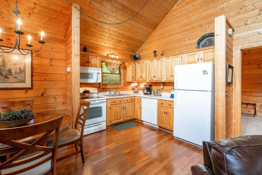Nice View Fireplace, Hot Tub, Porch Bed, Private Sevierville Ngoại thất bức ảnh