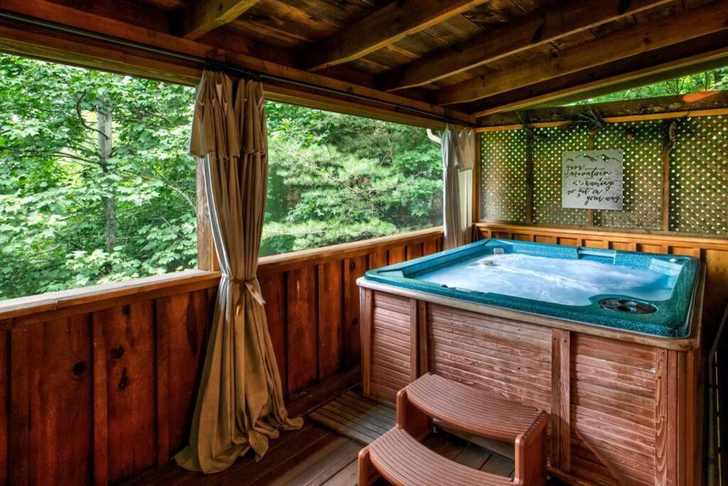 Nice View Fireplace, Hot Tub, Porch Bed, Private Sevierville Ngoại thất bức ảnh